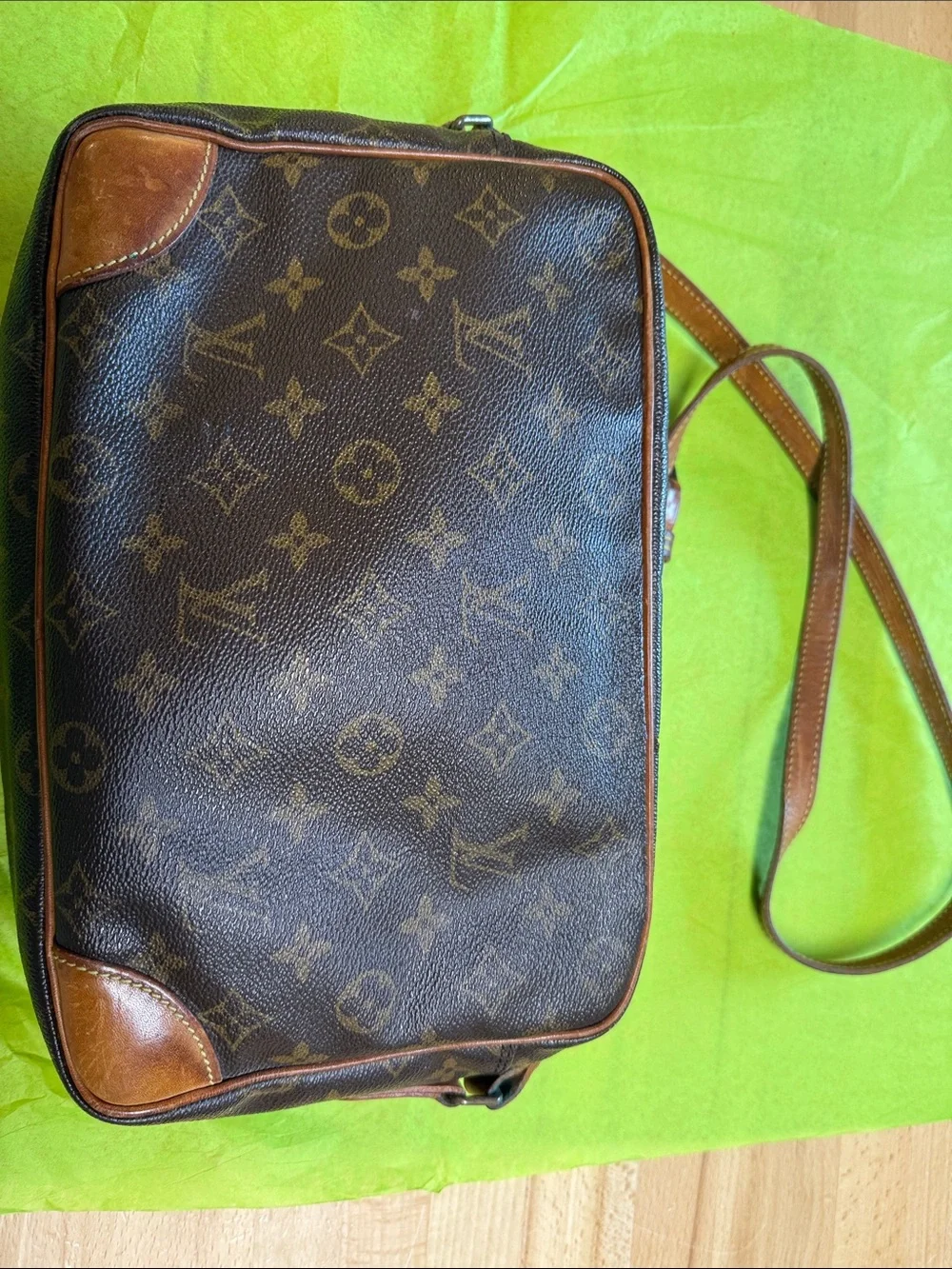80’s Vintage Louis Vuitton Trocadero 27 Brown Monogram crossbody Bag